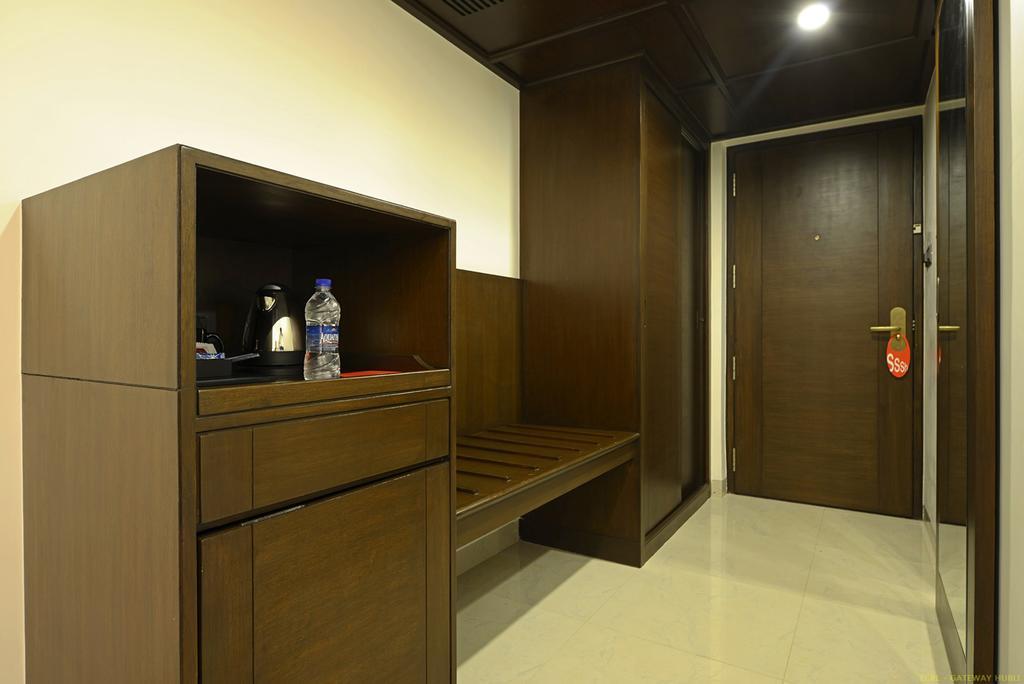 Hotel Naveen Lakeside Hubli Exteriér fotografie
