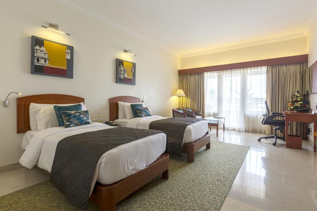 Hotel Naveen Lakeside Hubli Exteriér fotografie