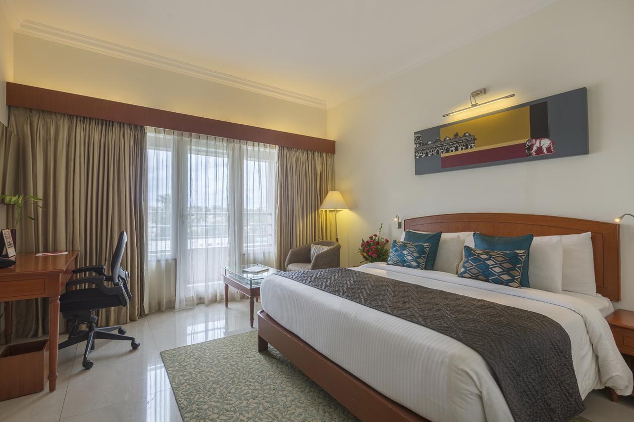 Hotel Naveen Lakeside Hubli Exteriér fotografie