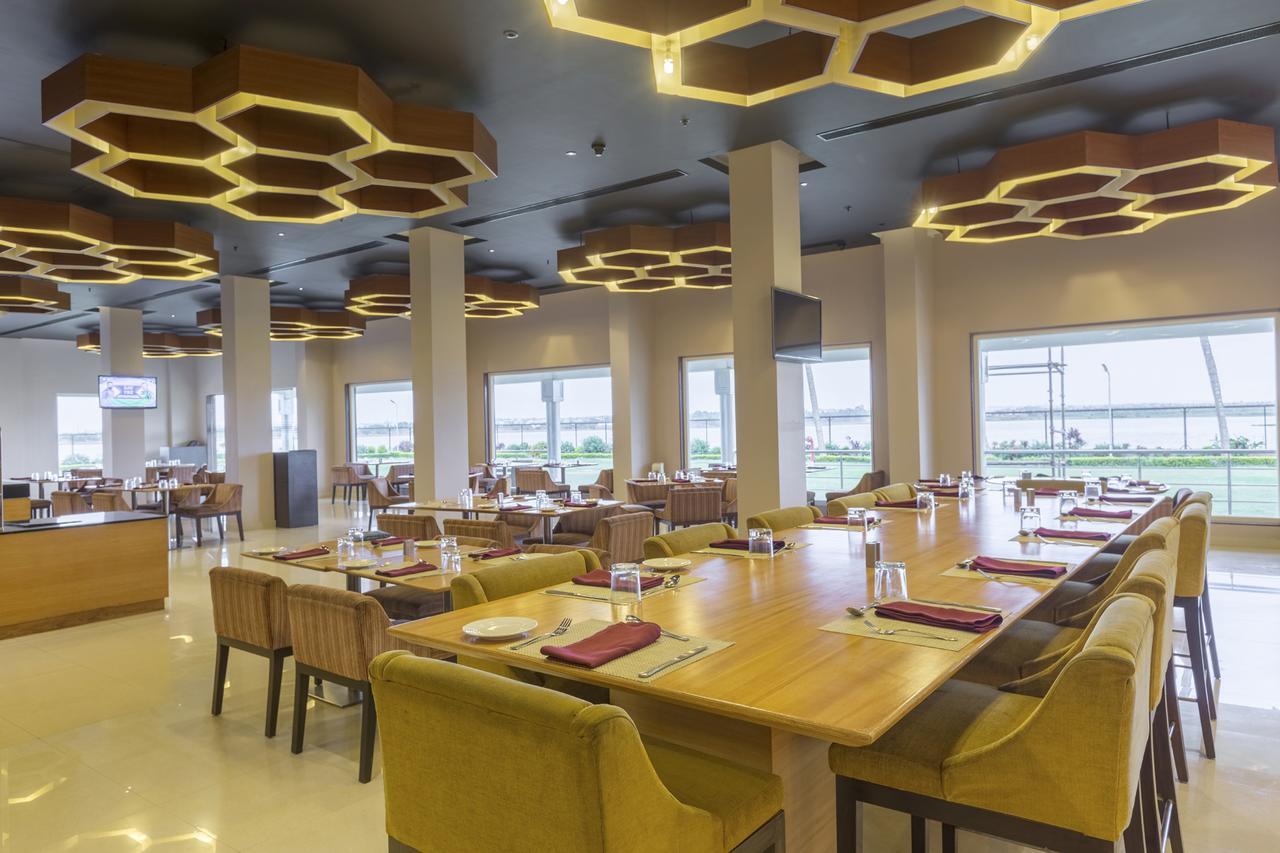 Hotel Naveen Lakeside Hubli Exteriér fotografie