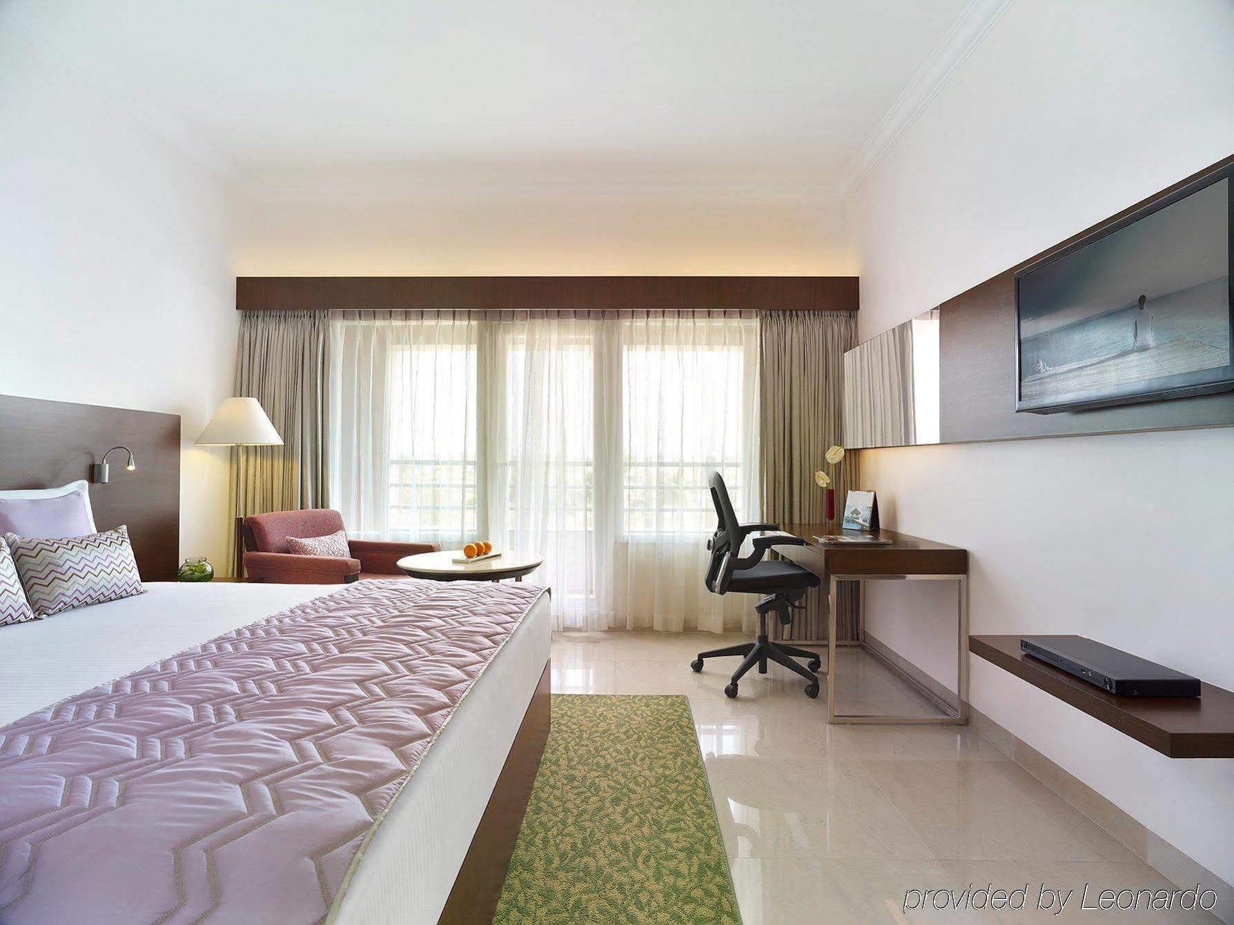 Hotel Naveen Lakeside Hubli Exteriér fotografie
