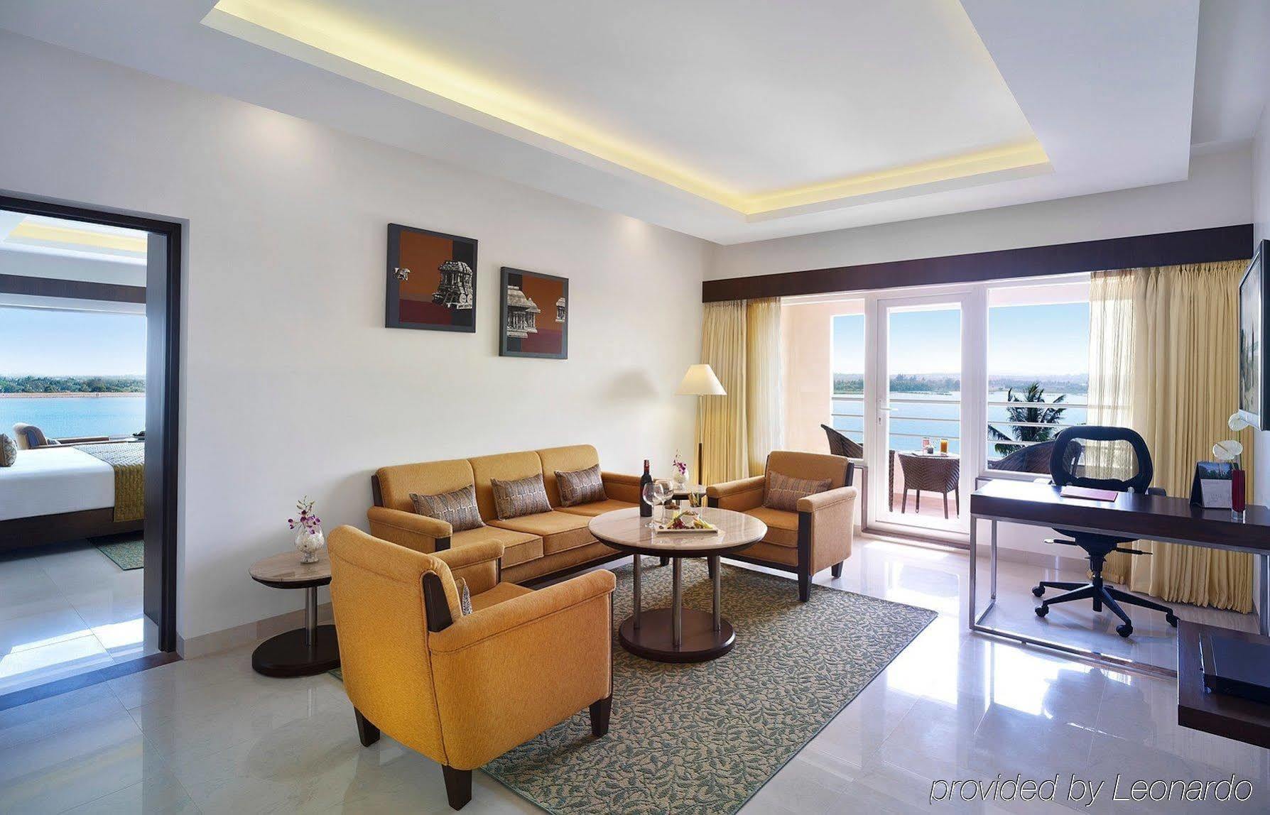 Hotel Naveen Lakeside Hubli Exteriér fotografie