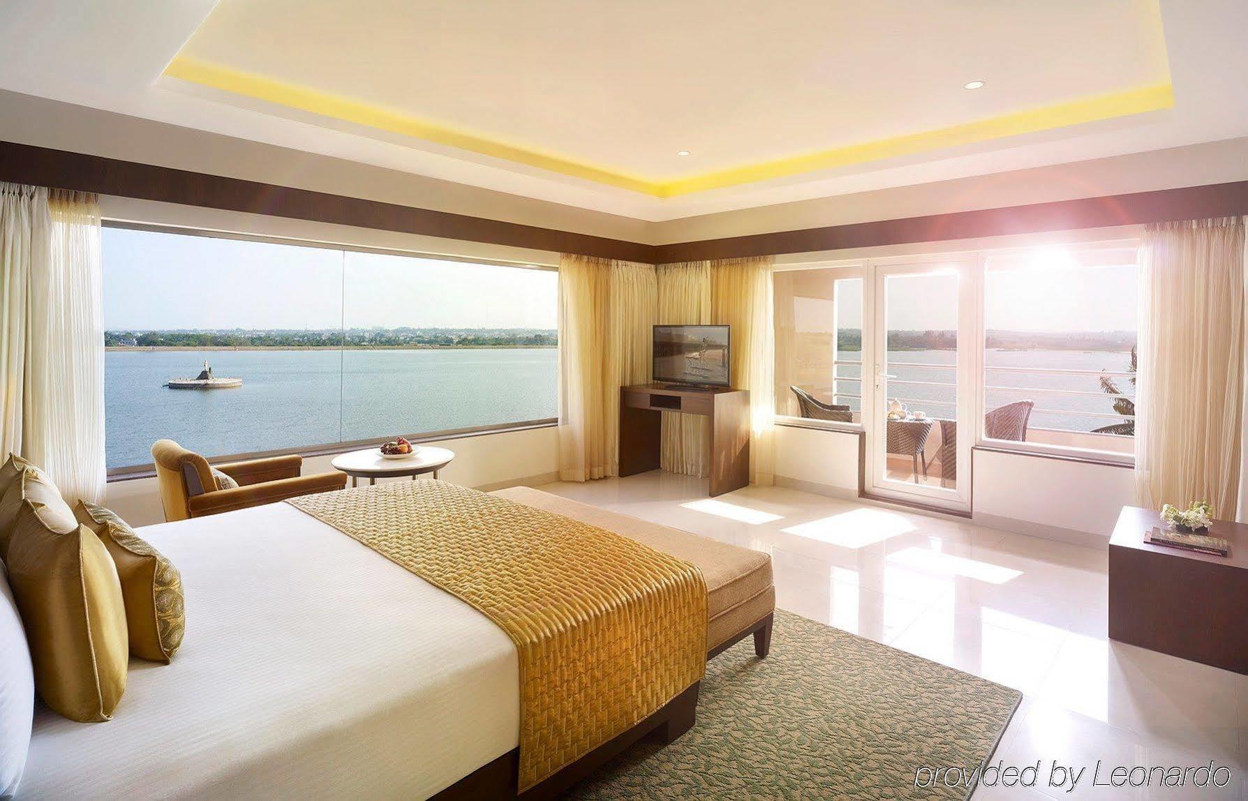 Hotel Naveen Lakeside Hubli Exteriér fotografie