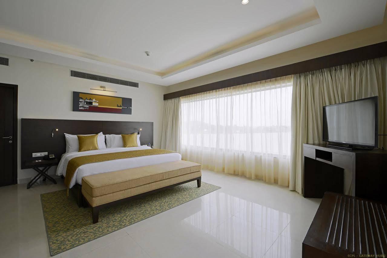 Hotel Naveen Lakeside Hubli Exteriér fotografie