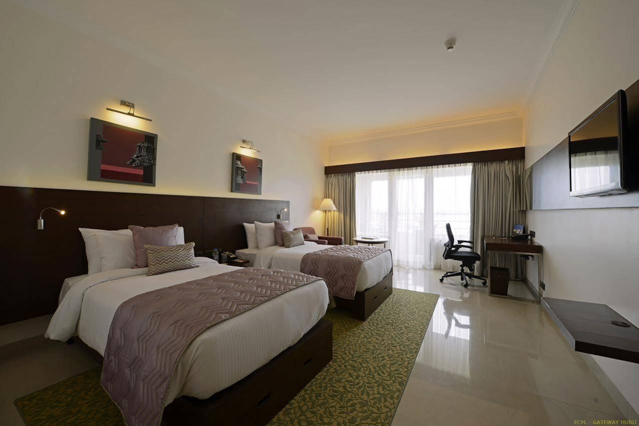 Hotel Naveen Lakeside Hubli Exteriér fotografie