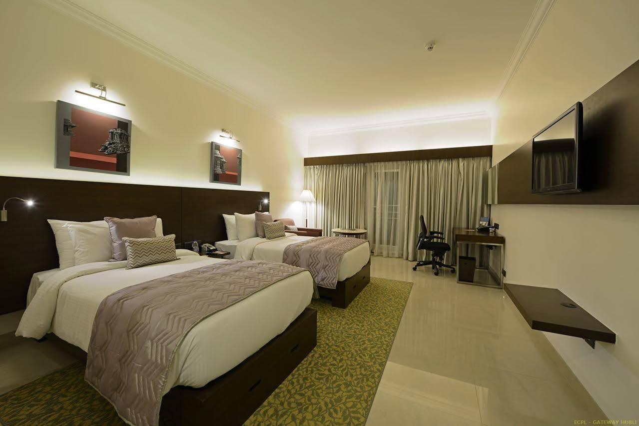 Hotel Naveen Lakeside Hubli Exteriér fotografie