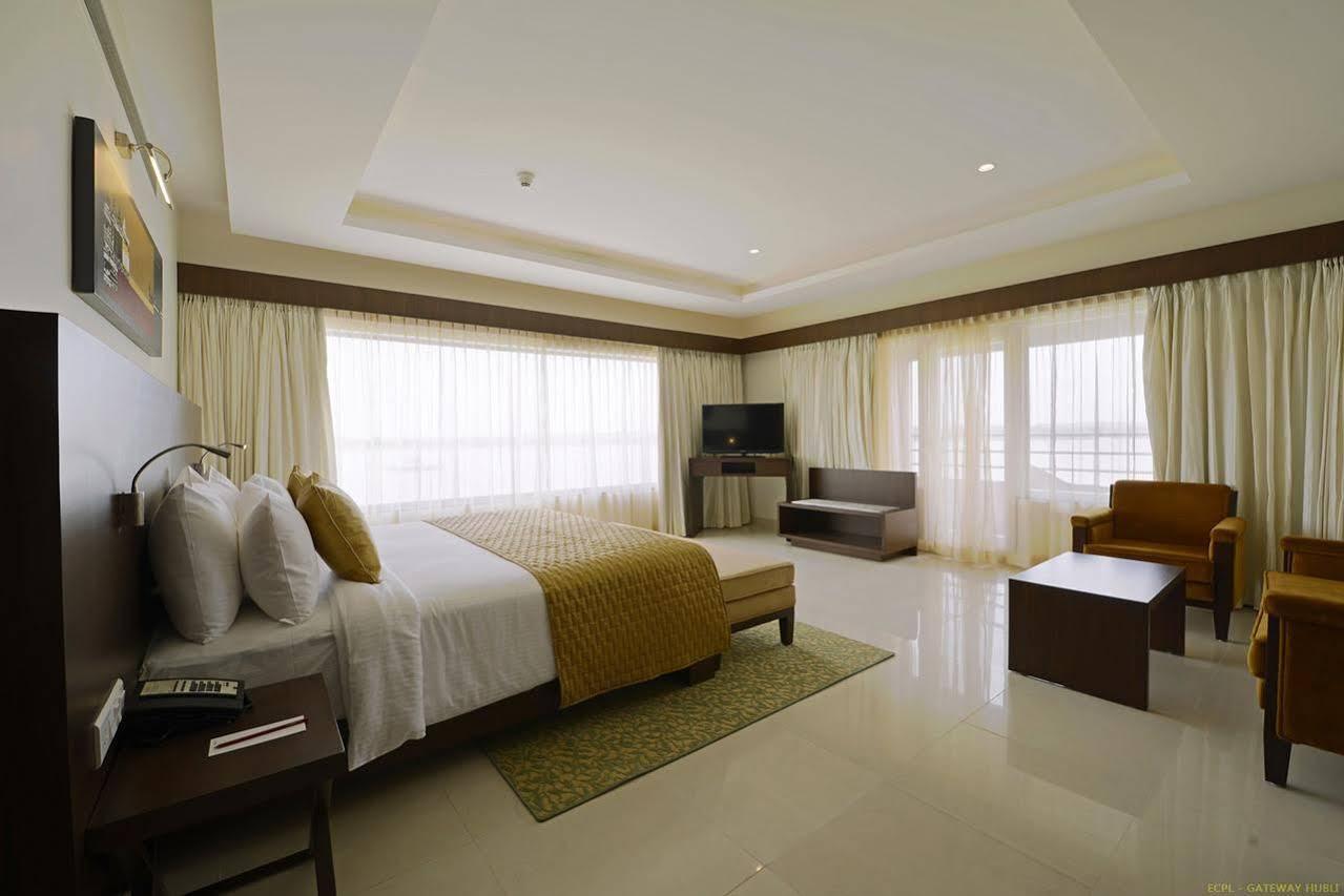 Hotel Naveen Lakeside Hubli Exteriér fotografie